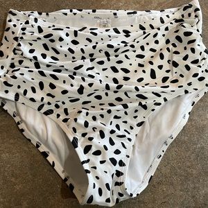 Medium coral reef swim bottom. Brand new.